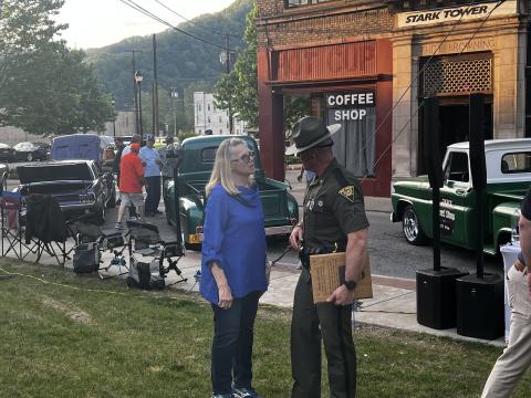 Congresswoman Miller and police officer